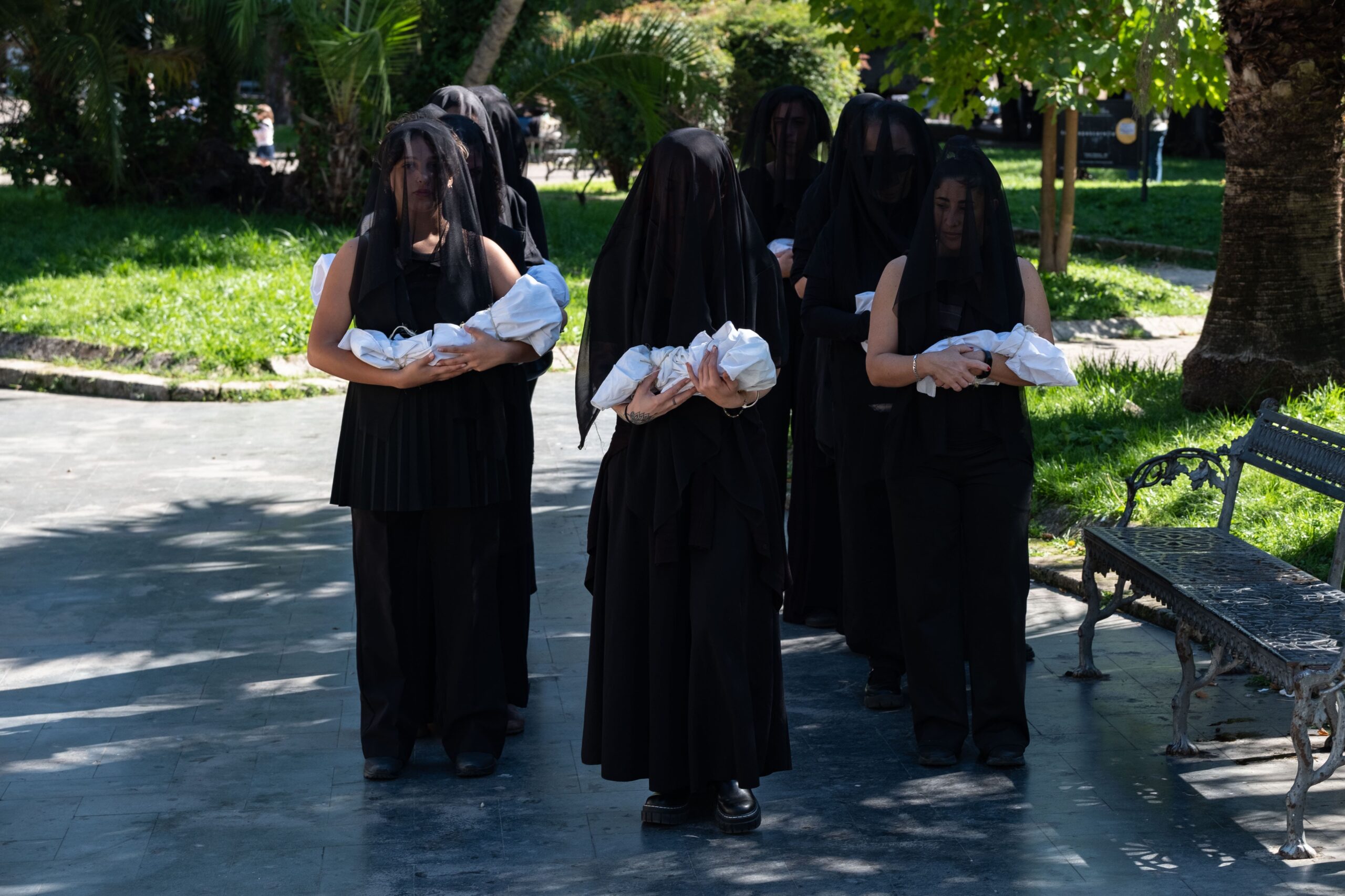 i-bambini-non-devono-morire-la-performance-di-giovanna-damico-8301-min
