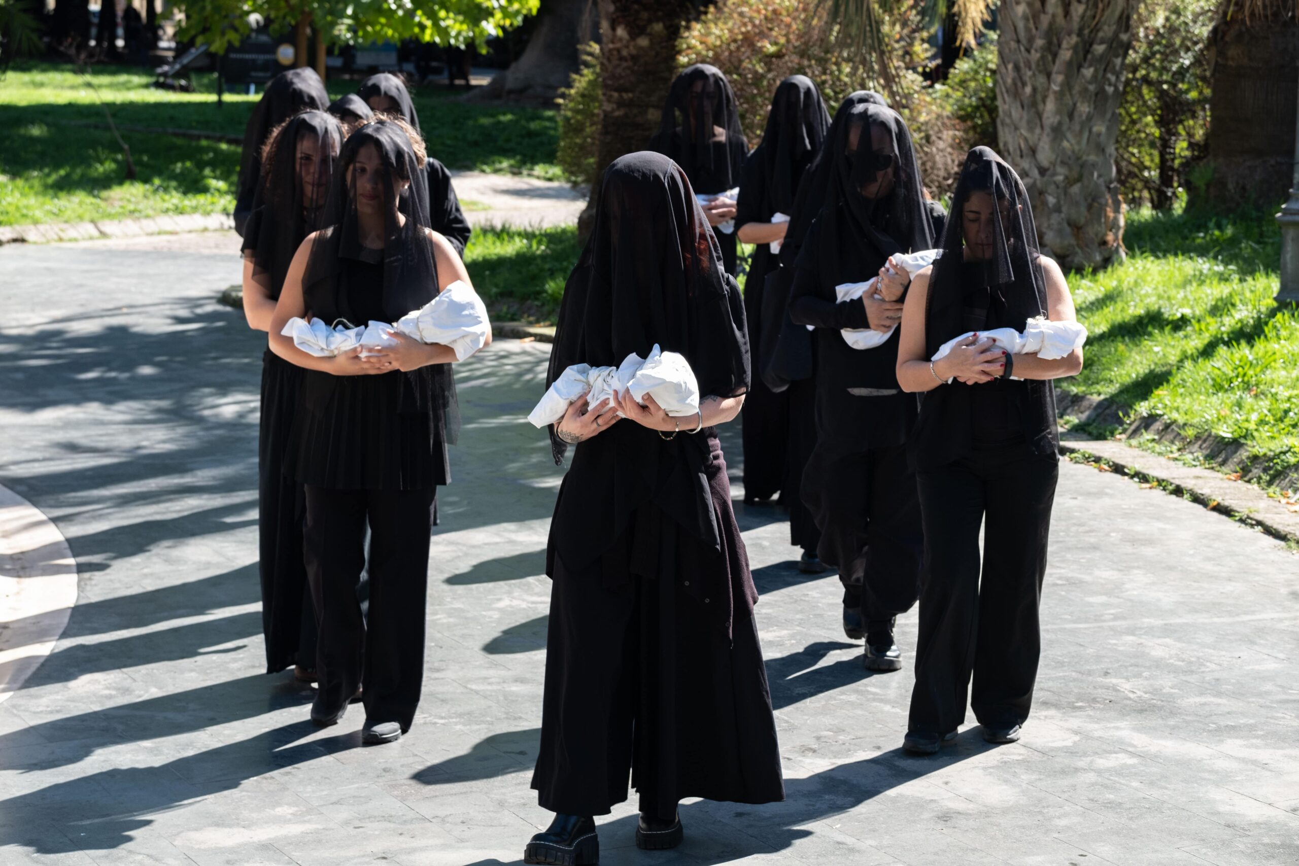i-bambini-non-devono-morire-la-performance-di-giovanna-damico-8302-min