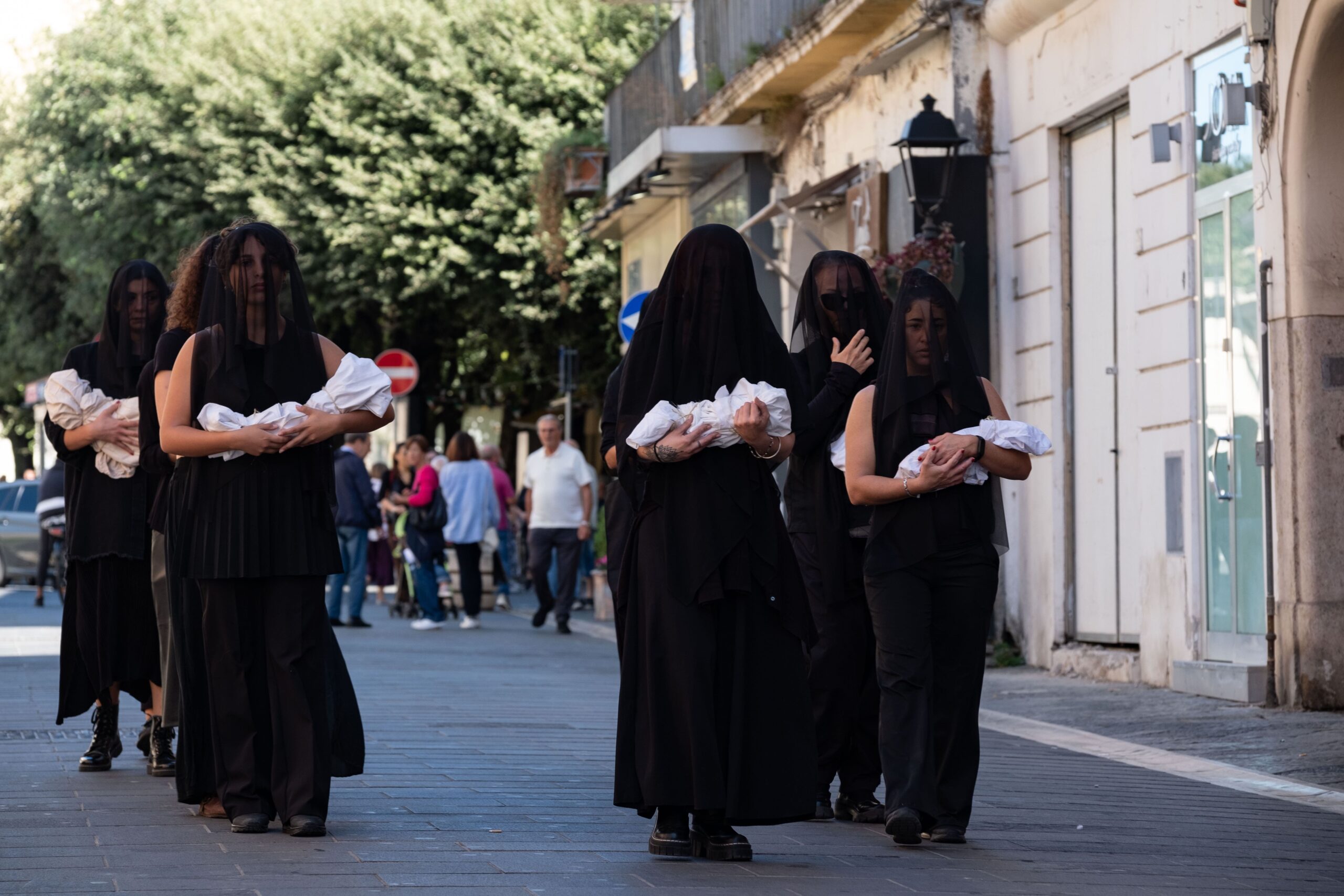 i-bambini-non-devono-morire-la-performance-di-giovanna-damico-8321-min