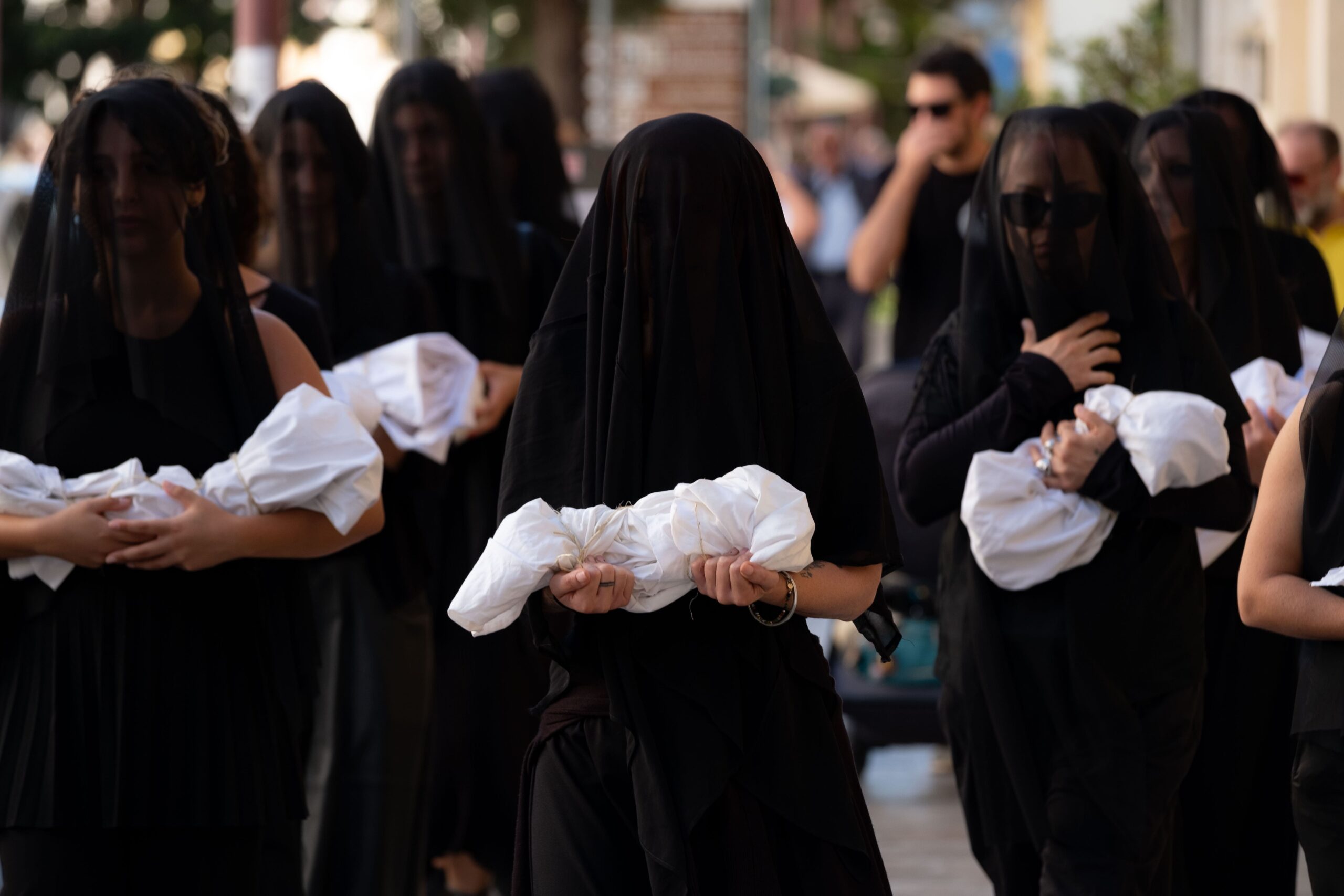 i-bambini-non-devono-morire-la-performance-di-giovanna-damico-8385-min