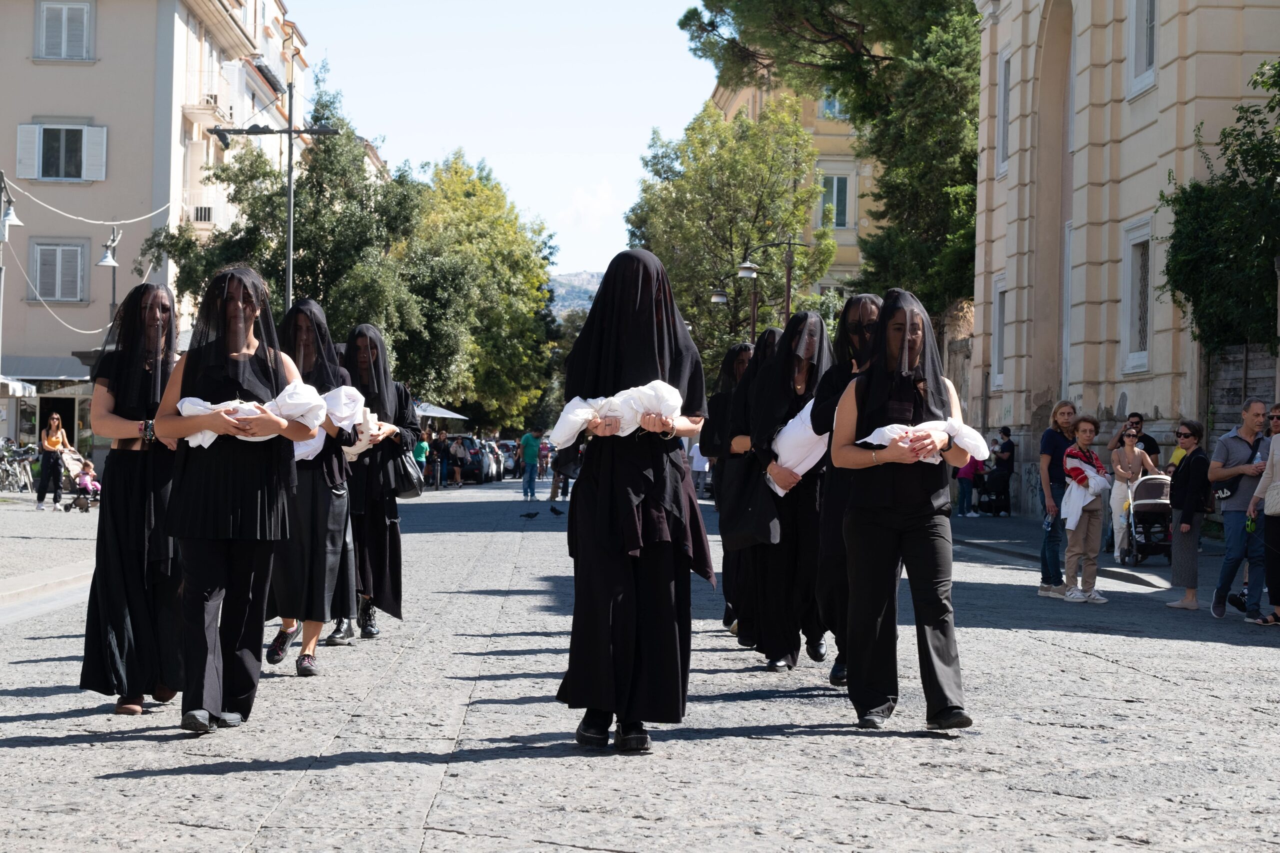 i-bambini-non-devono-morire-la-performance-di-giovanna-damico-8409-min
