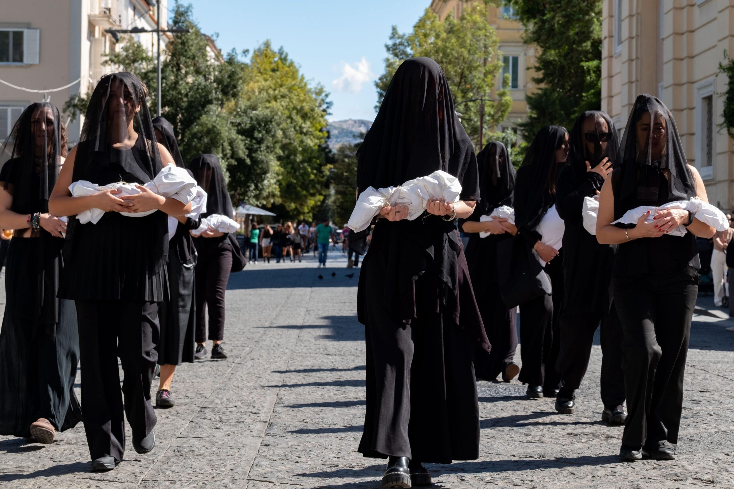 i-bambini-non-devono-morire-la-performance-di-giovanna-damico-8411-min