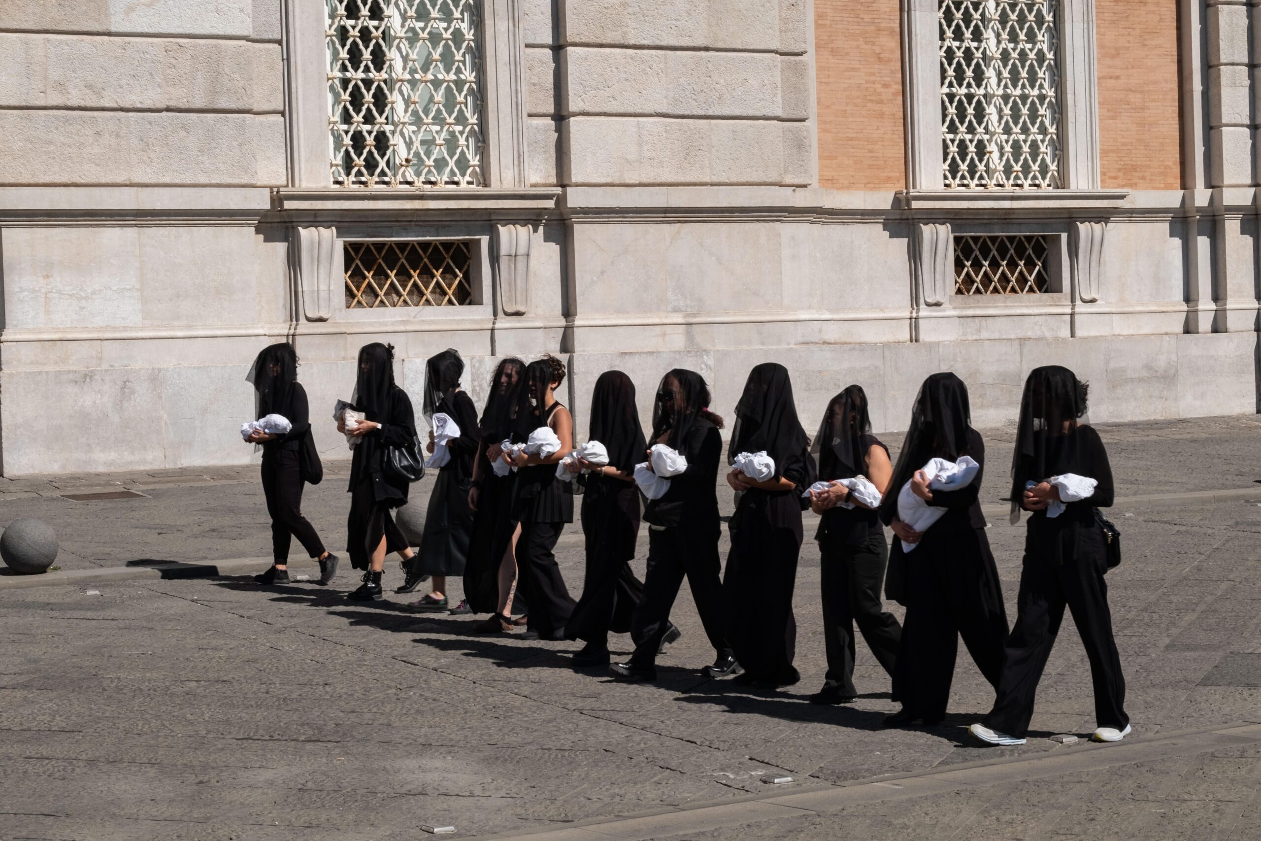 i-bambini-non-devono-morire-la-performance-di-giovanna-damico-8417-min